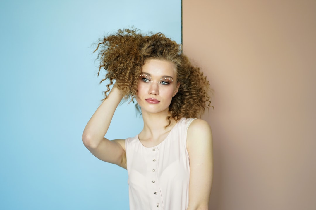 Idei de coafuri ușor de realizat pentru părul de lungime medie