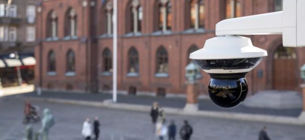 Axis Communications lanseaza doua camere multidirectionale cu vedere 360° si integrare PTZ