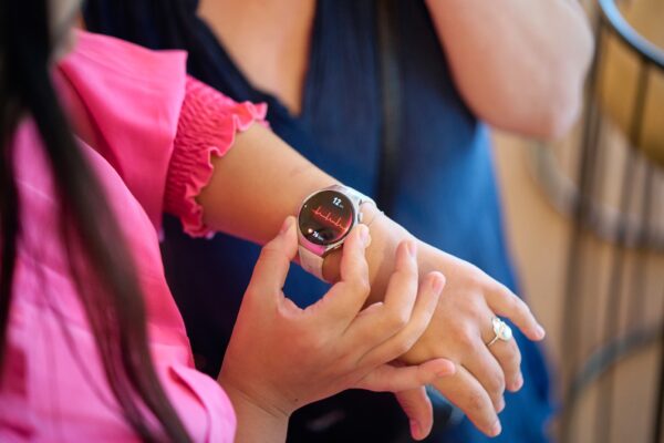 Raport IDC: HUAWEI ocupă locul 1 pe piața globală a dispozitivelor purtabile pentru încheietura mâinii în T1 2025