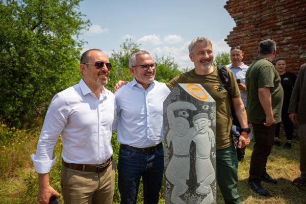 Via Transilvanica sărbătorește la Drobeta-Turnu Severin 7 ani de existență prin plasarea unei borne simbolice pe insula Șimian