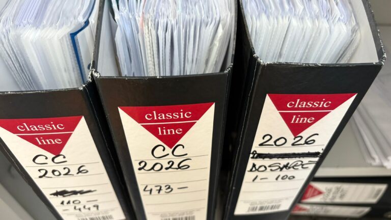 Cum negociau românii cu băncile acum 10 ani și ce solicită azi?