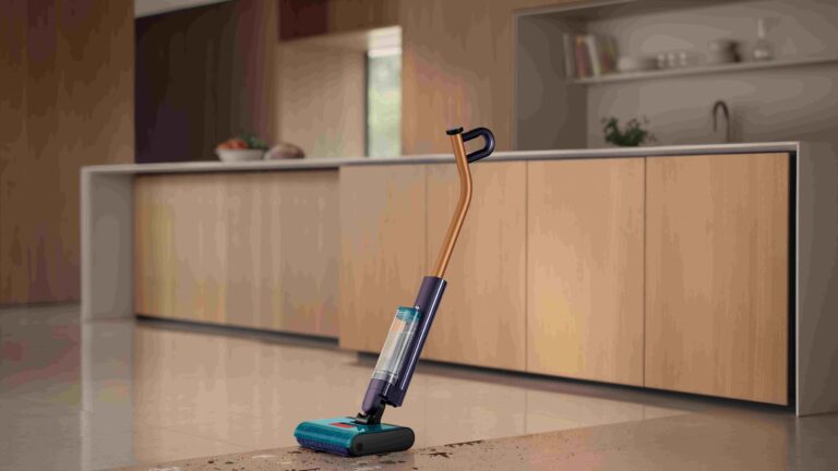 Dyson lansează Clean+Wash Hygiene™, aspiratorul inteligent care aspiră și spală simultan pentru rezultate impecabile fără efort